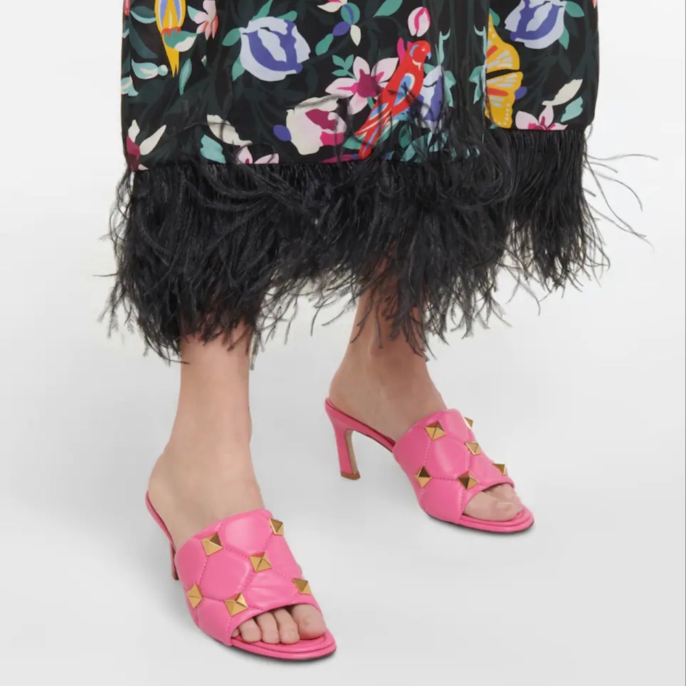 😊SOLD😊 Valentino Garavani Roman Stud Quilted Napa Slide Sandals in 37 - Picture 13 of 13